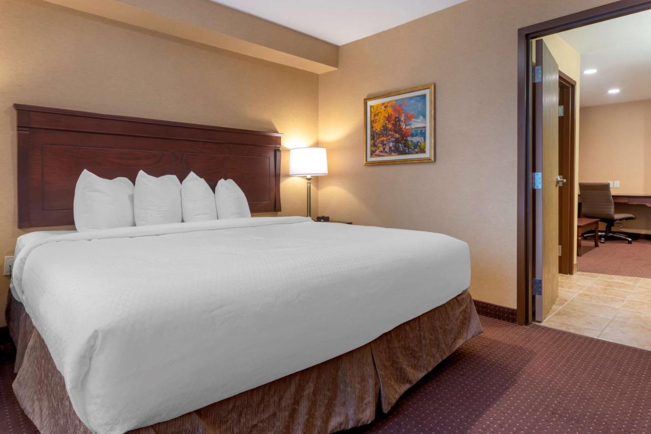 เบสต์ เวสเทิร์น พลัส เฟรเดริคตัน โฮเต็ล แอนด์ สวีทส์ Hotel เฟรดริกตัน ภายนอก รูปภาพ