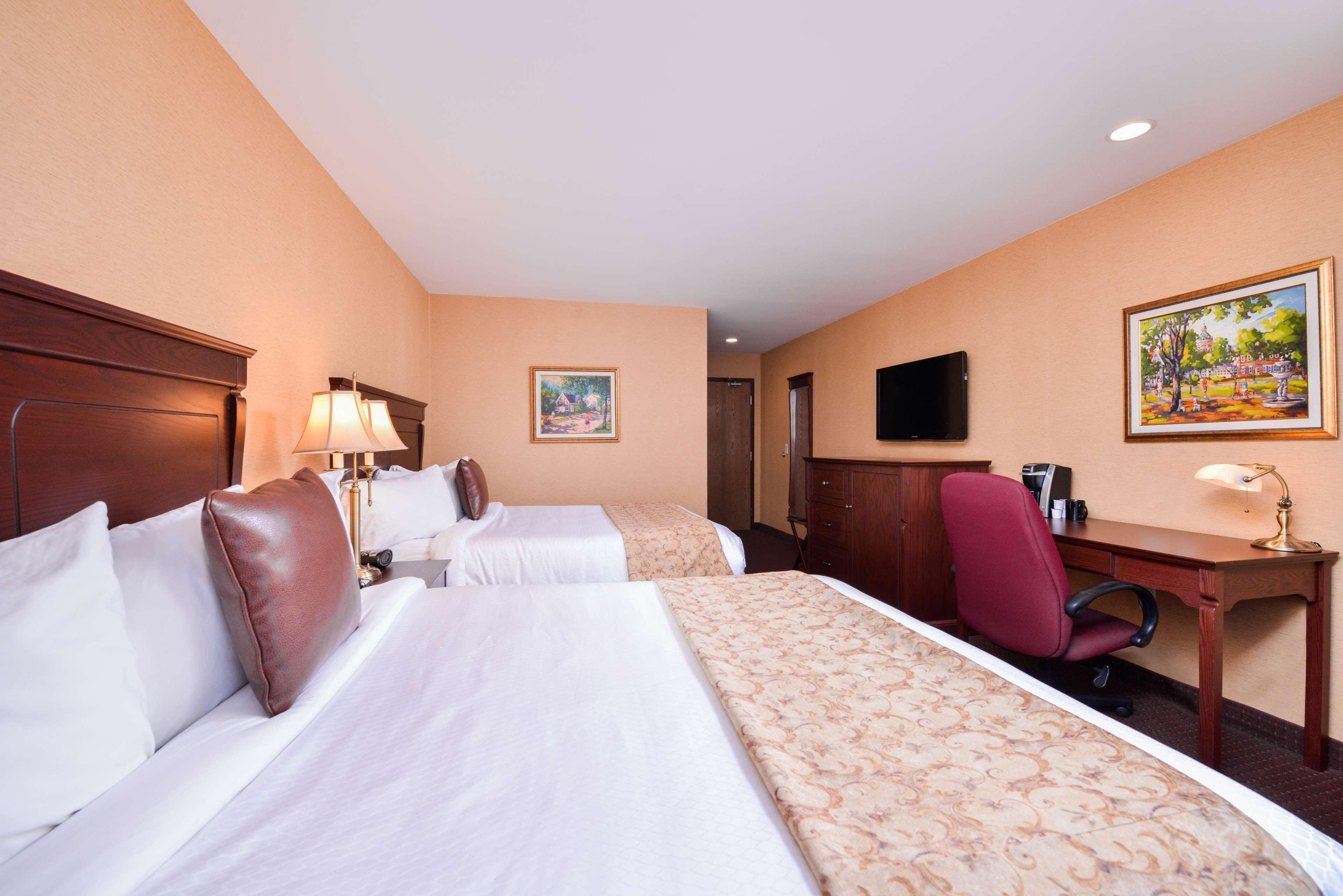 เบสต์ เวสเทิร์น พลัส เฟรเดริคตัน โฮเต็ล แอนด์ สวีทส์ Hotel เฟรดริกตัน ภายนอก รูปภาพ