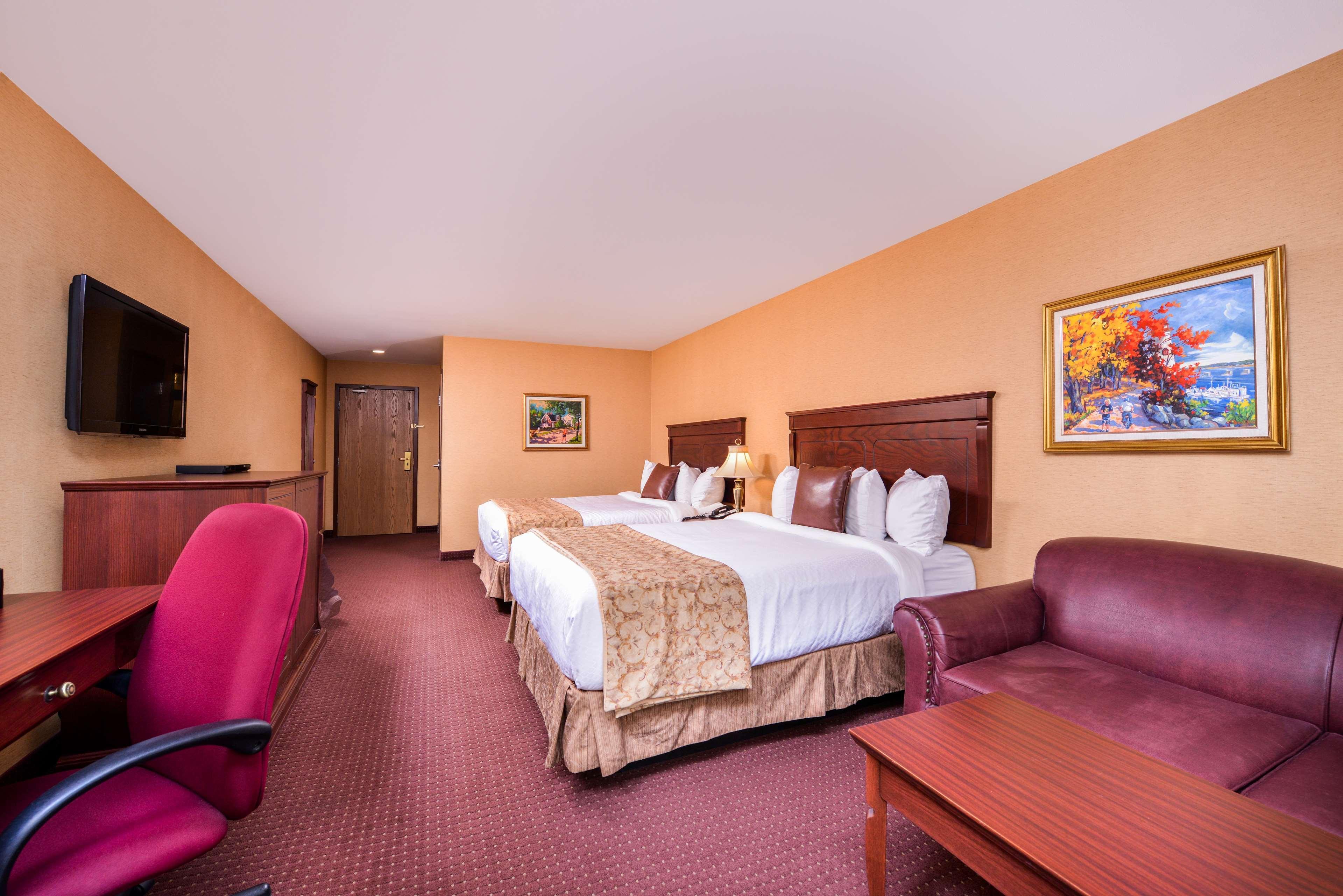 เบสต์ เวสเทิร์น พลัส เฟรเดริคตัน โฮเต็ล แอนด์ สวีทส์ Hotel เฟรดริกตัน ภายนอก รูปภาพ